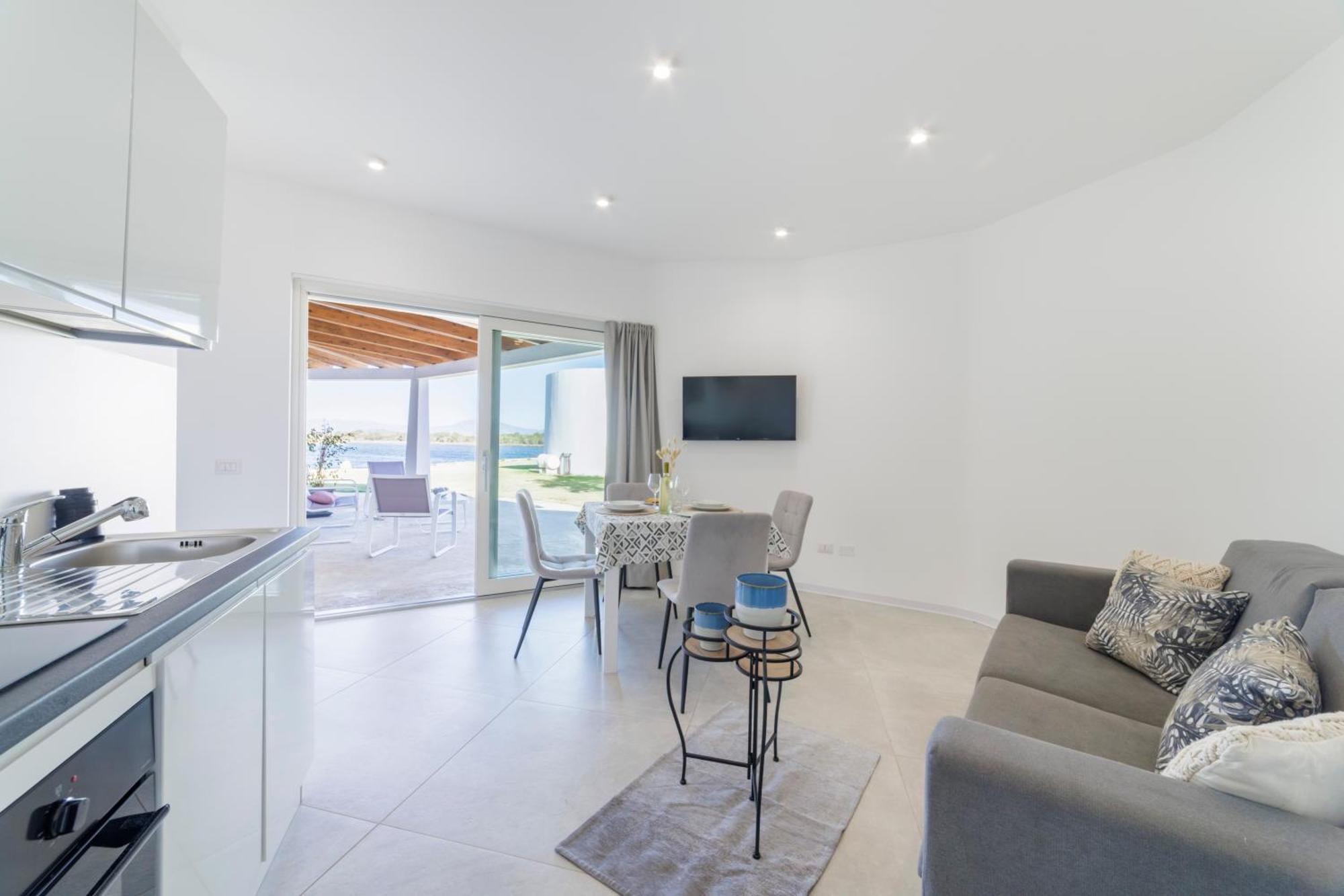One-Bedroom Apartment Lake View