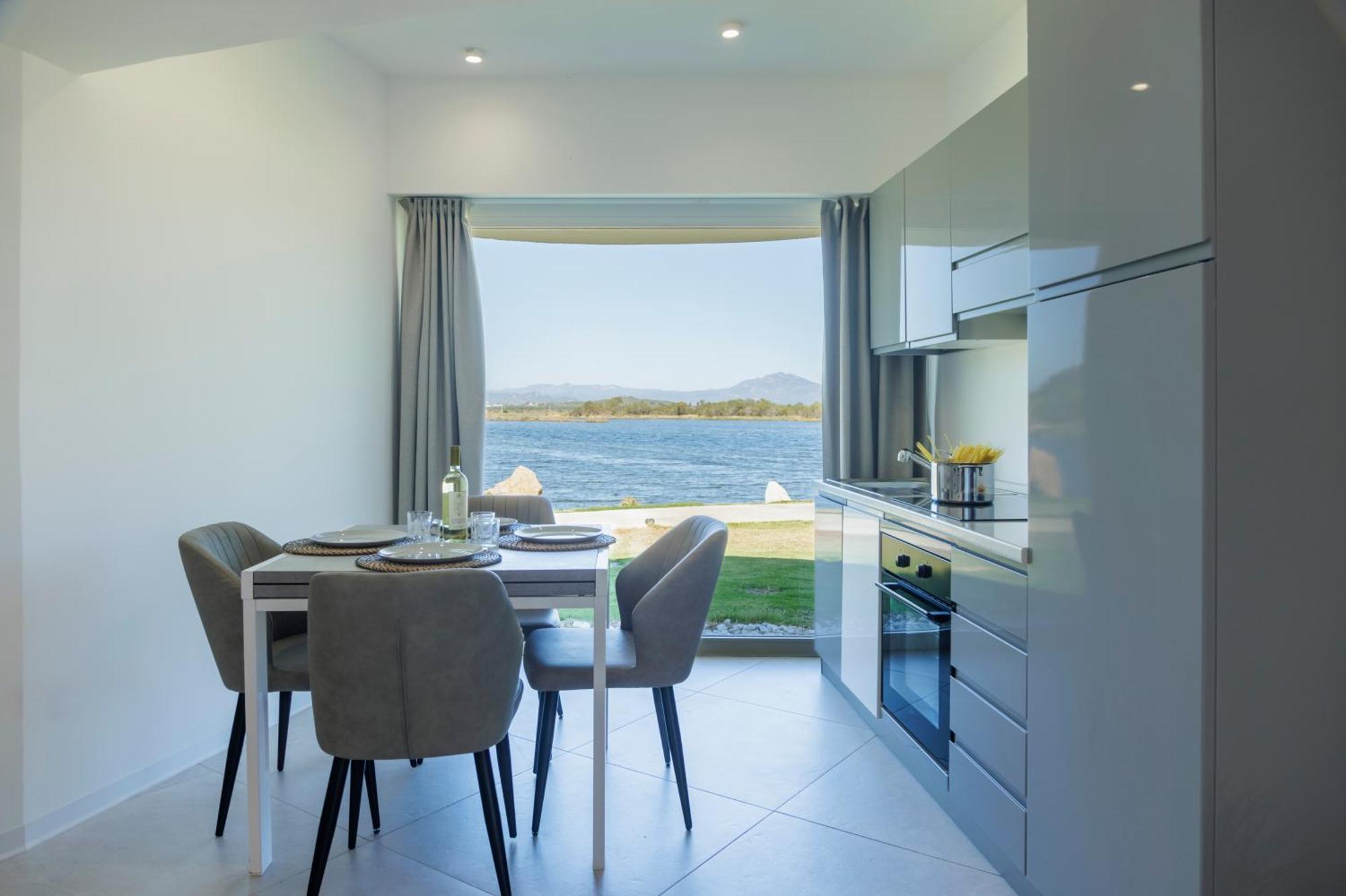 One-Bedroom Apartment Lake View