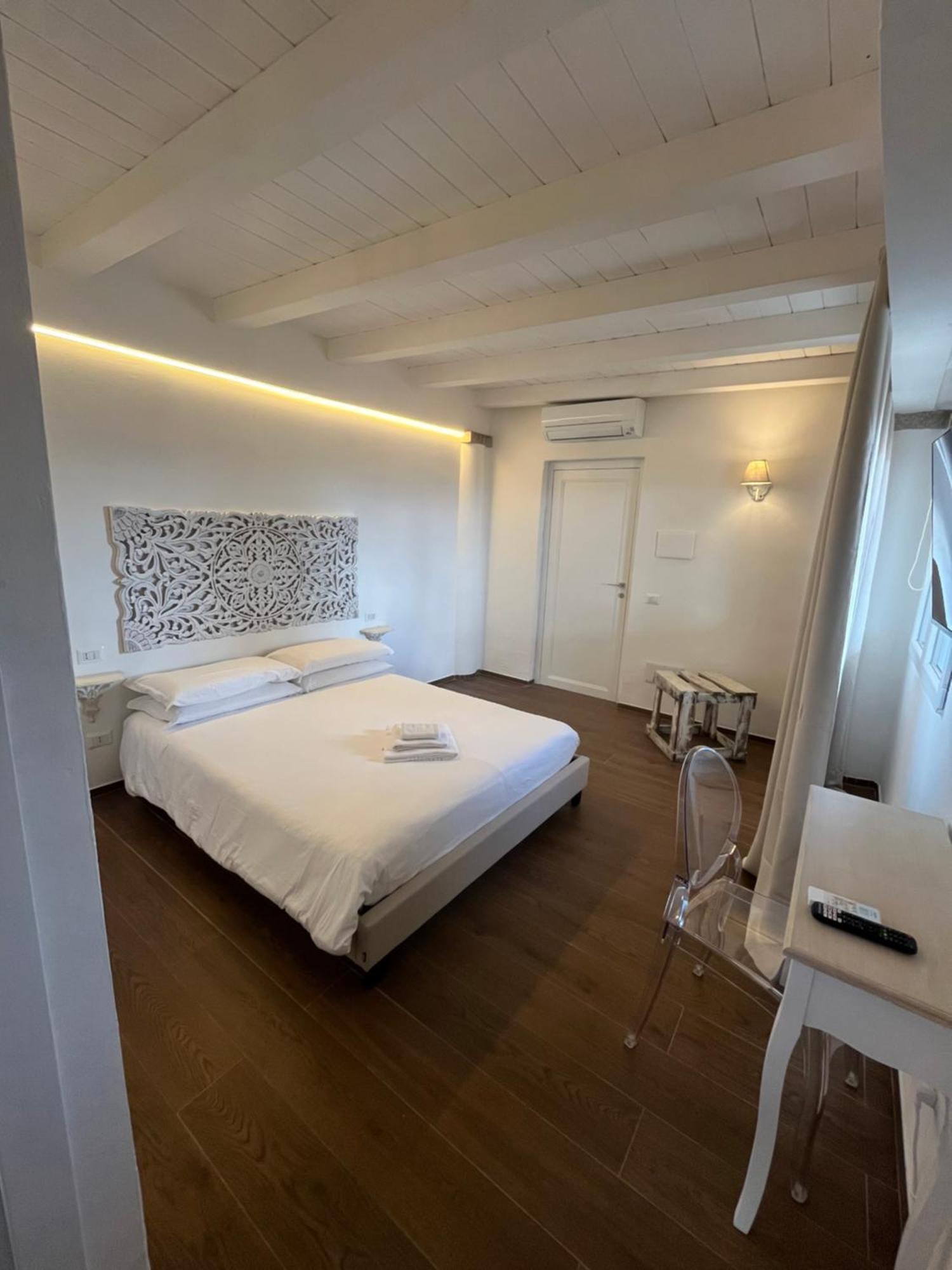 Deluxe Room,1765365523:JPEG